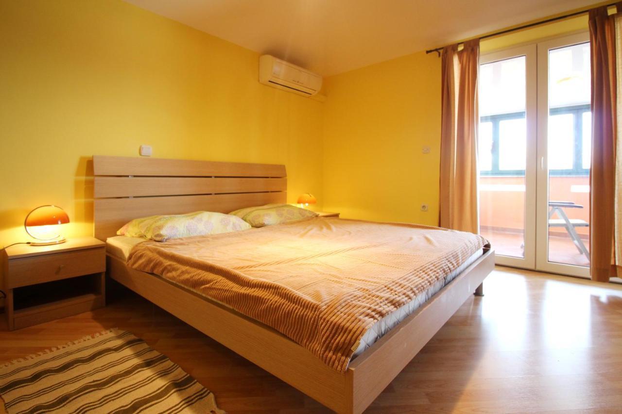 Apartments Pintar Zarok Башка Екстер'єр фото