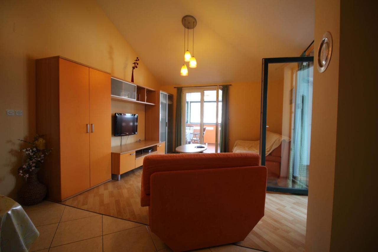 Apartments Pintar Zarok Башка Екстер'єр фото