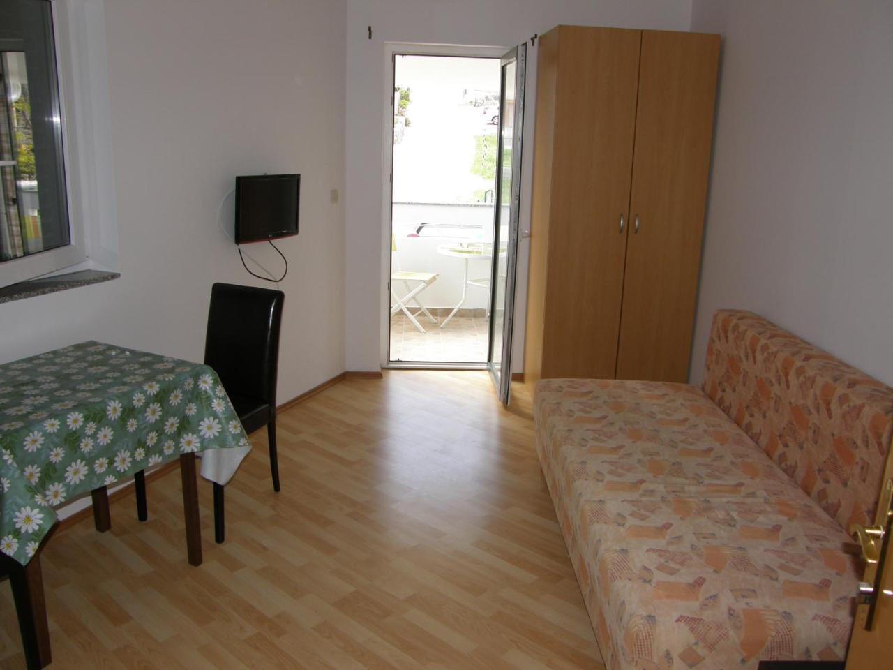 Apartments Pintar Zarok Башка Екстер'єр фото