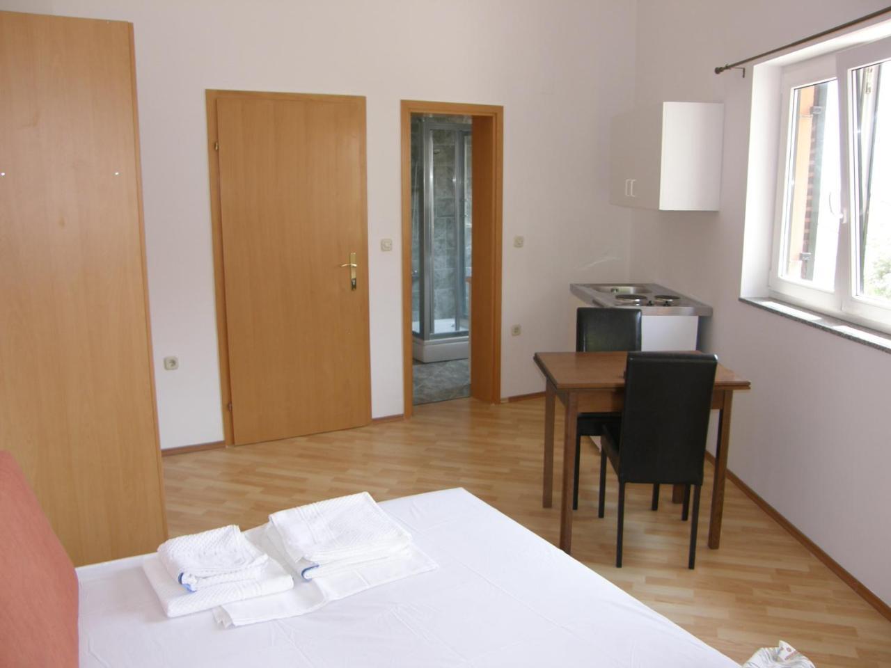 Apartments Pintar Zarok Башка Екстер'єр фото