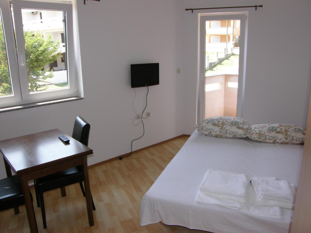 Apartments Pintar Zarok Башка Екстер'єр фото