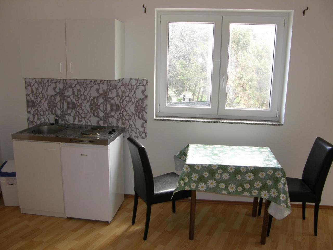 Apartments Pintar Zarok Башка Екстер'єр фото