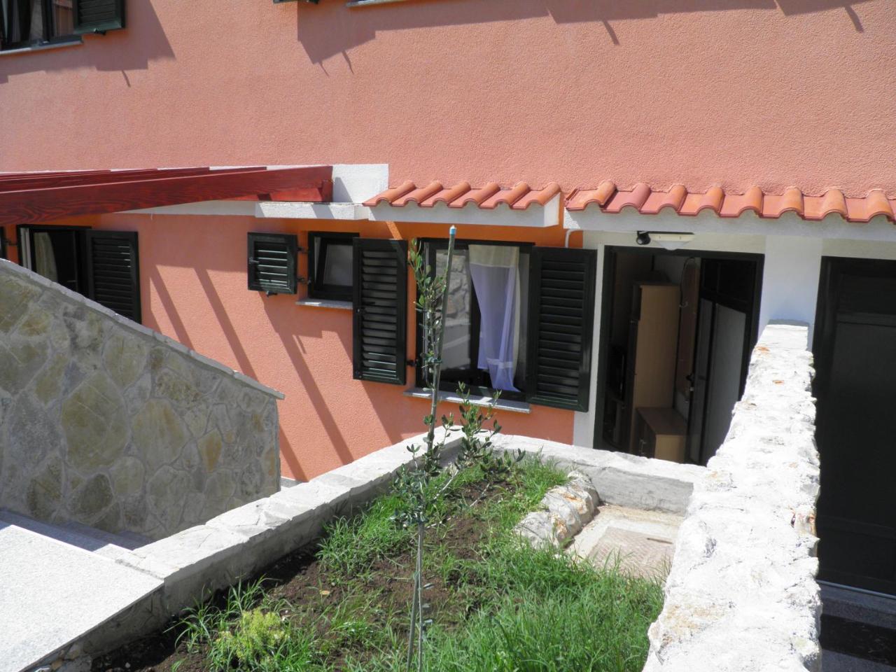 Apartments Pintar Zarok Башка Екстер'єр фото