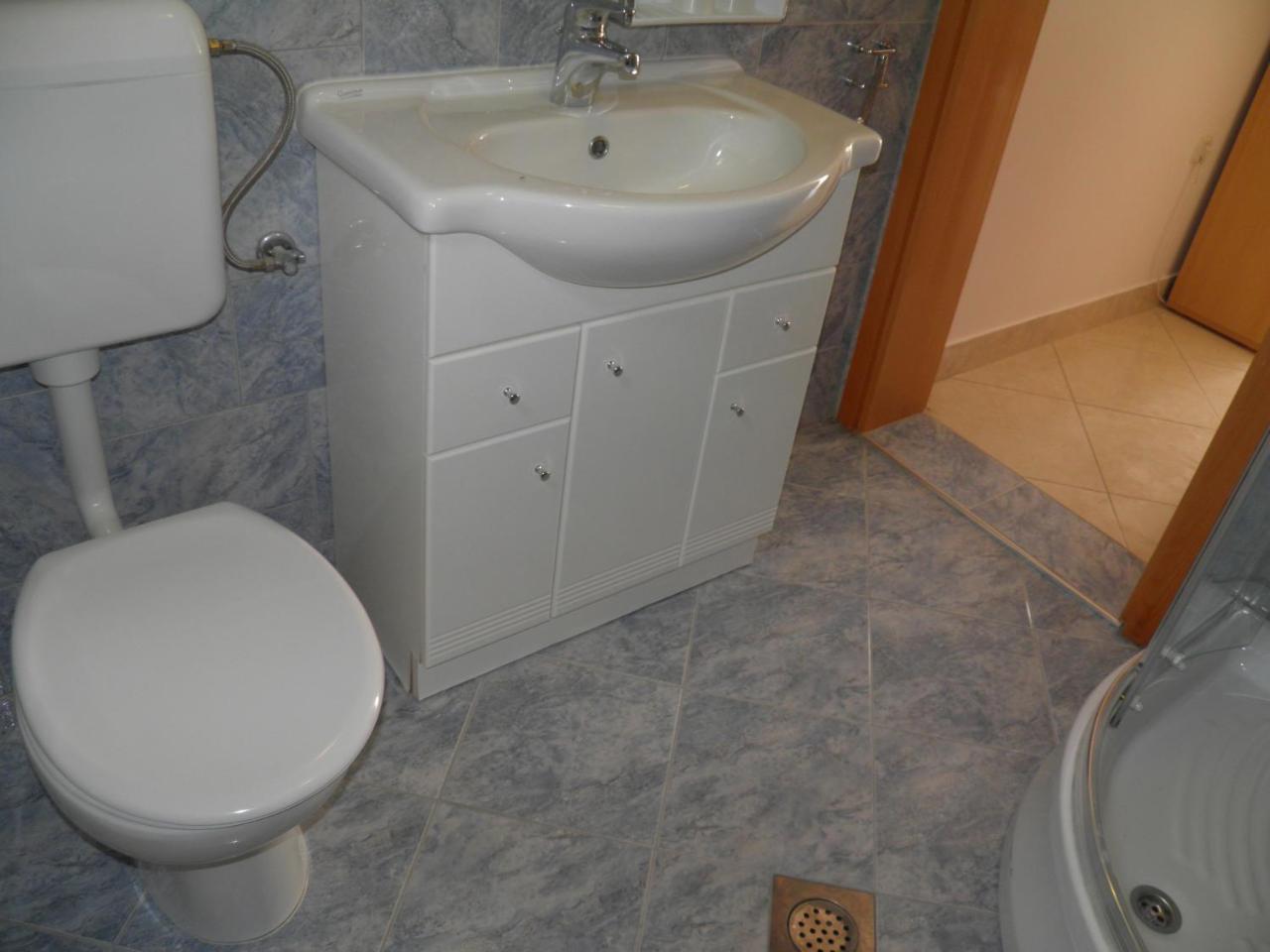 Apartments Pintar Zarok Башка Екстер'єр фото