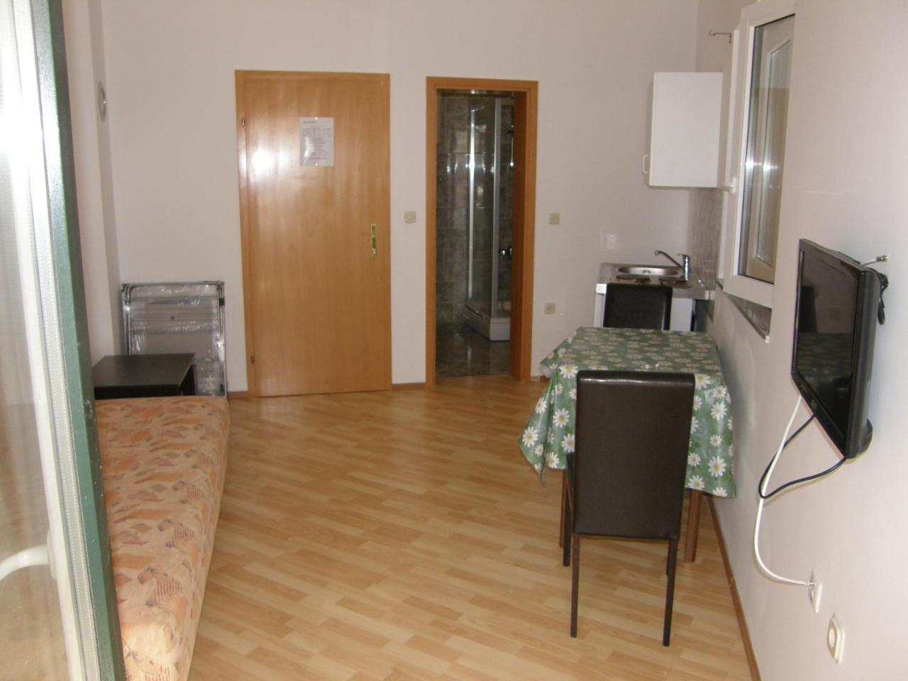 Apartments Pintar Zarok Башка Екстер'єр фото