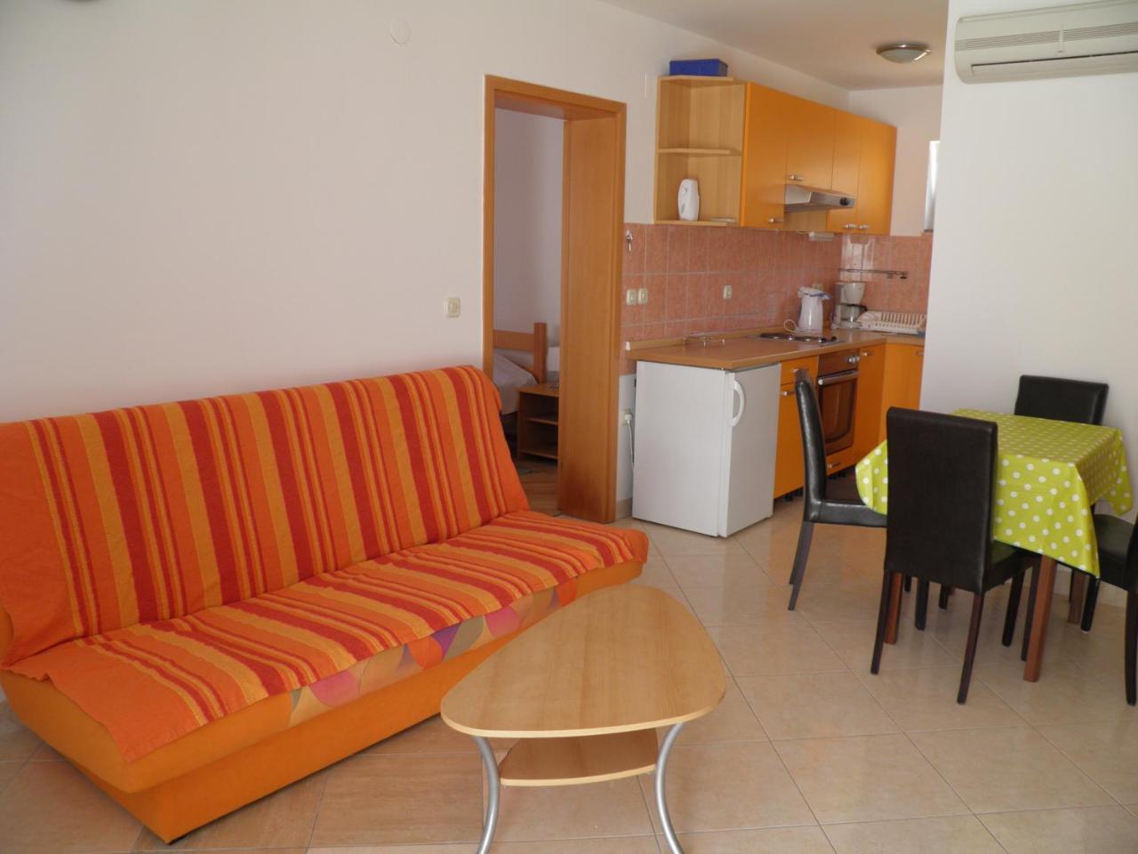 Apartments Pintar Zarok Башка Екстер'єр фото