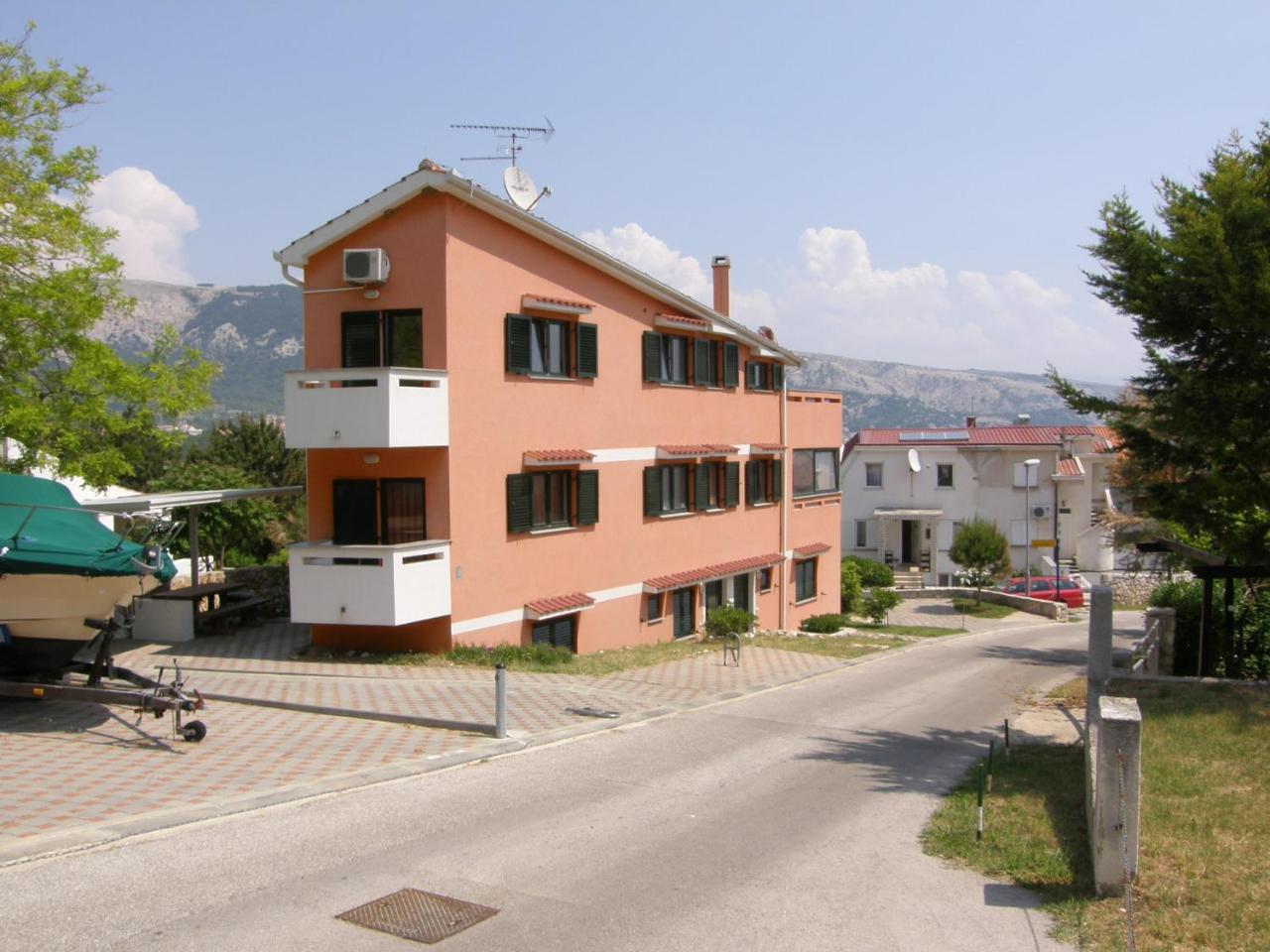 Apartments Pintar Zarok Башка Екстер'єр фото